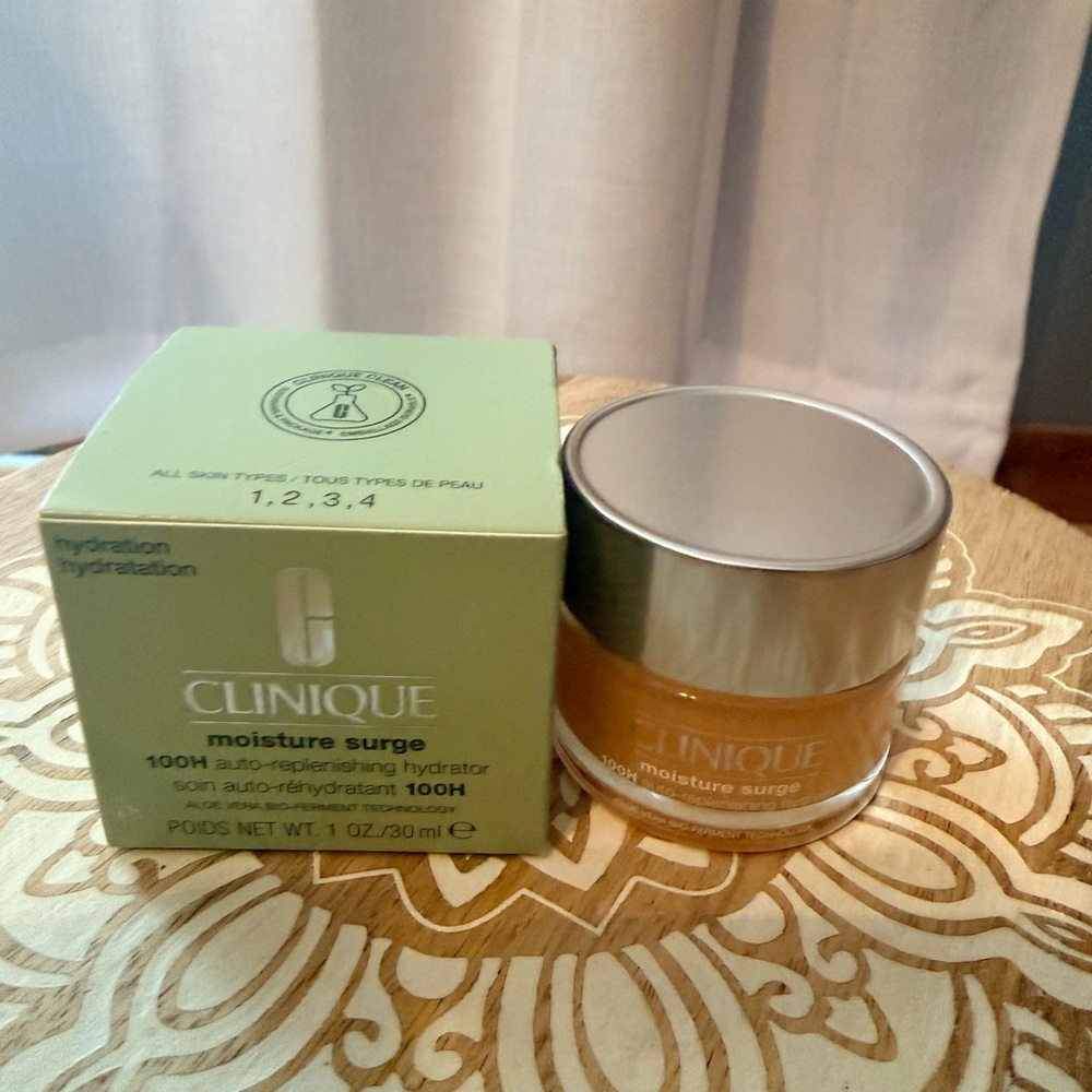 Clinique Moisture Surge 100H Hydrator ( skincare moisturizer)